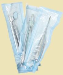 Sterylne narzdzia stomatologiczne zapakowane w jednorazowe rkawy stomatologiczne.